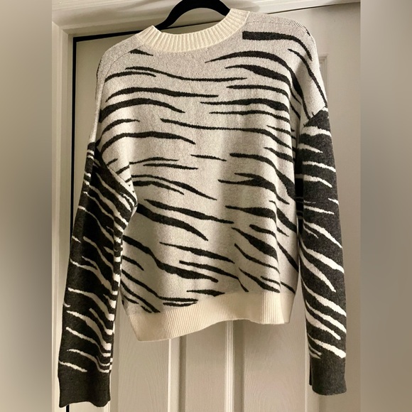 NWOT RAILS LANA ABSTRACT TIGER SWEATER - Picture 3 of 6